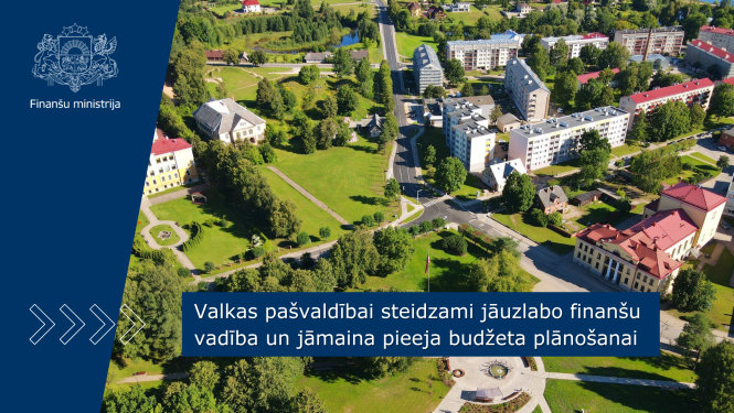 Attēlā redzams Valkas pilsētas skats no gaisa