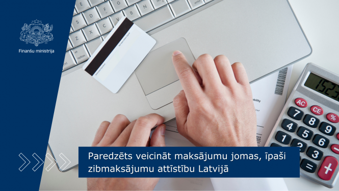 Paredzēts veicināt zibmaksājumu attīstību Latvijā. Attēlā tuvplānā rokas, kuras strādā ar datora klaviatūru